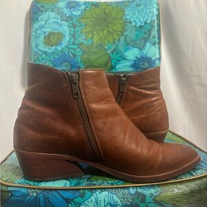 Frye Farrah Inside Zip Leather Pointed Toe Western Booties Cognac Brown Size 9